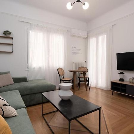 Vibrant Urban Getaway: Modern 1-Bedroom Near Bars, Parks, And Metro Афины Экстерьер фото