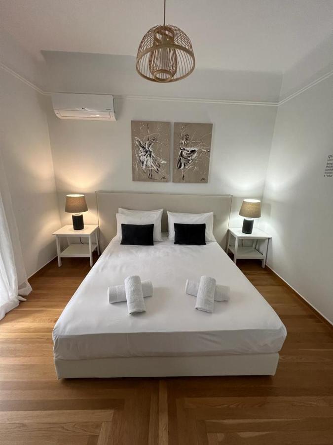 Vibrant Urban Getaway: Modern 1-Bedroom Near Bars, Parks, And Metro Афины Экстерьер фото