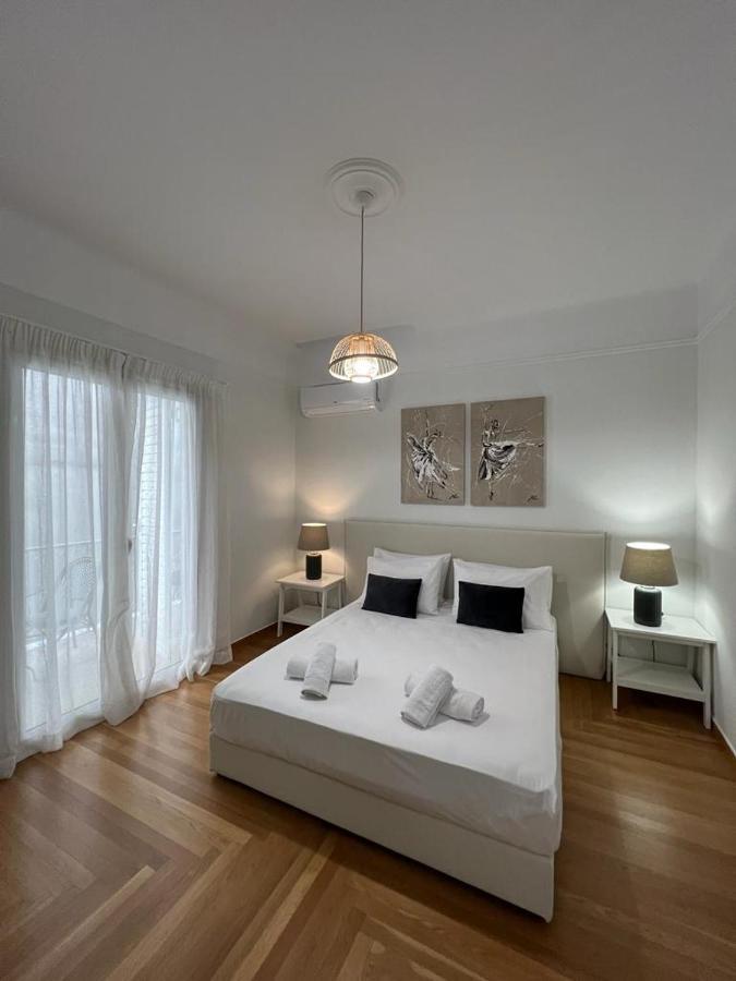 Vibrant Urban Getaway: Modern 1-Bedroom Near Bars, Parks, And Metro Афины Экстерьер фото